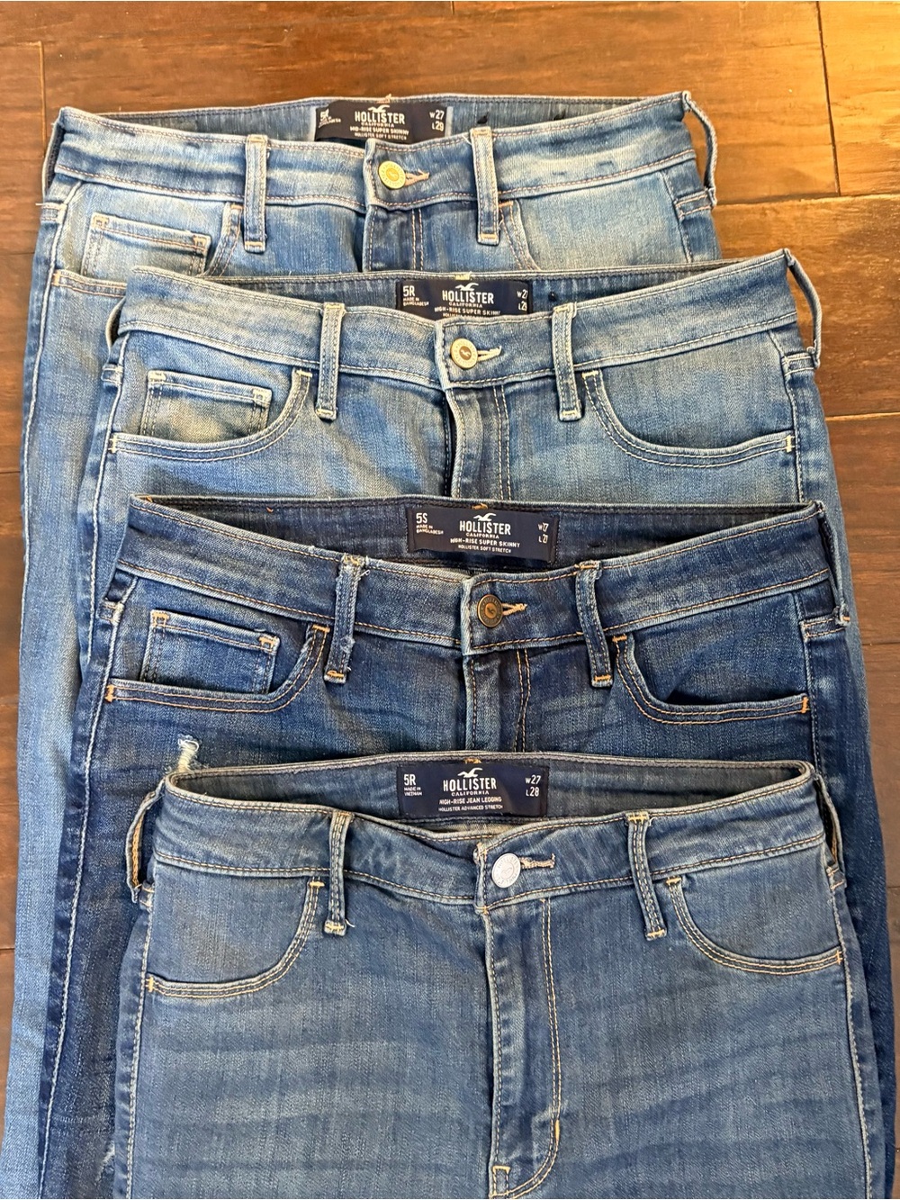 Hollister Bundle of 4 Women's Light to Dark Blue Skinny Jeans